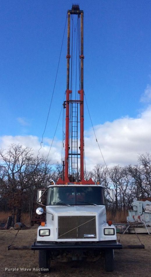 image for item DI2443 1993 Volvo WG well service rig truck