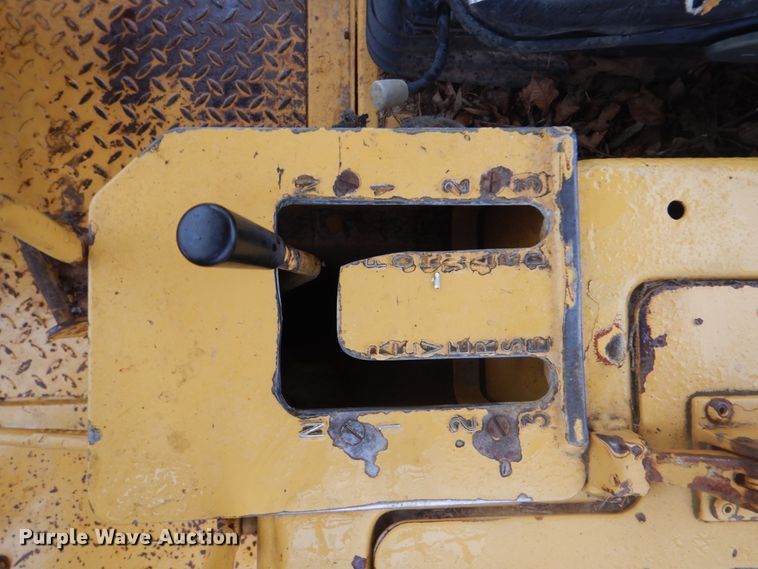 image for item DI2444 1986 Caterpillar D5B dozer