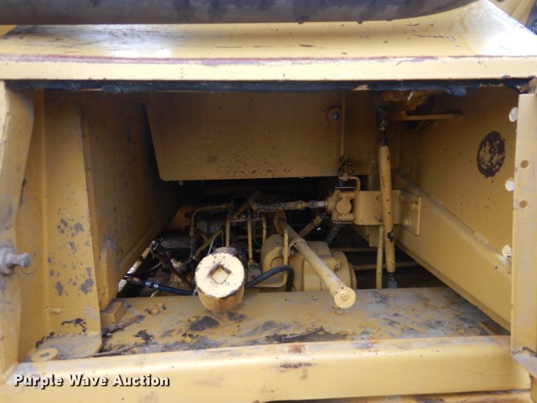 image for item DI2444 1986 Caterpillar D5B dozer