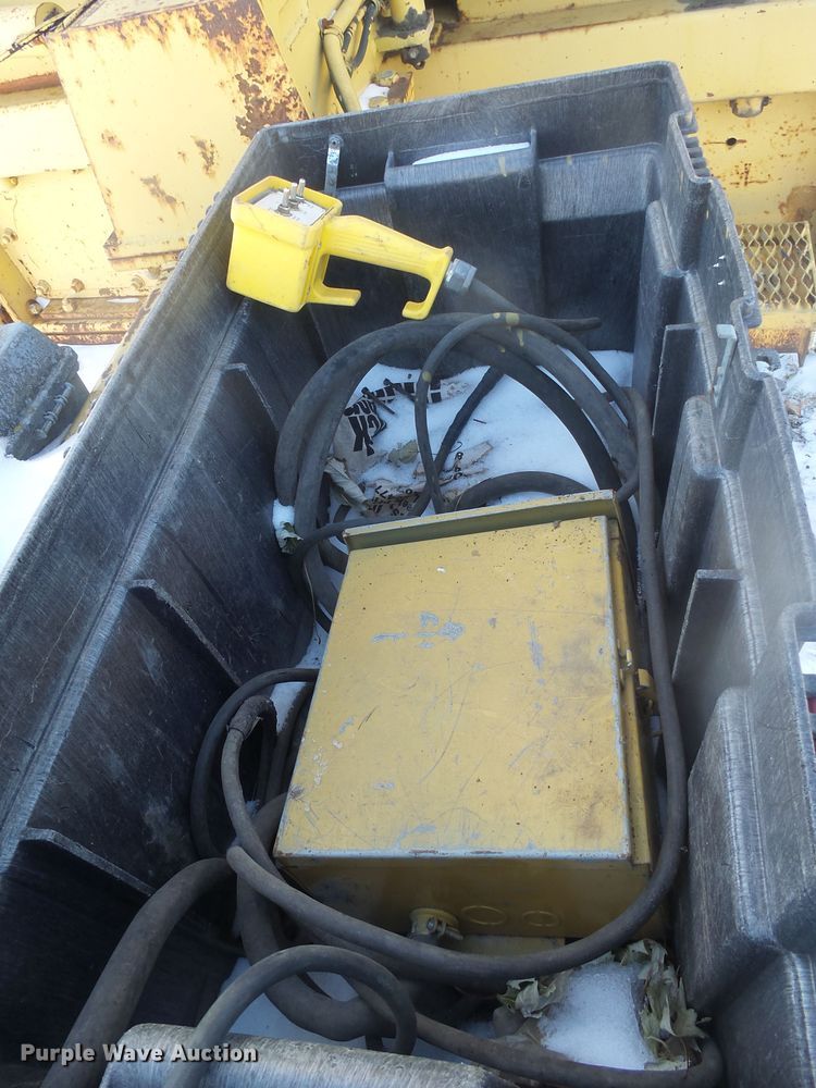 image for item EF9610 1998 Remax 4000 reclaimer