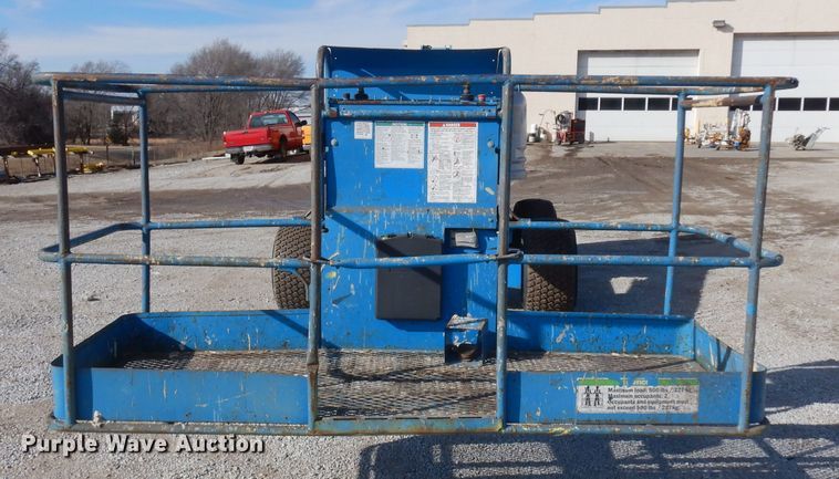 image for item ER9825 2004 Genie S40 boom lift