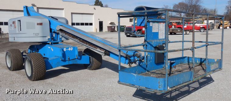 image for item ER9825 2004 Genie S40 boom lift