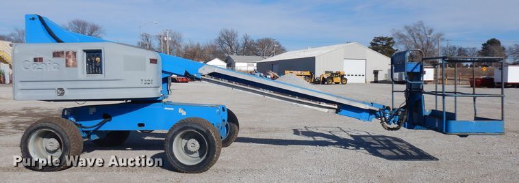 image for item ER9825 2004 Genie S40 boom lift