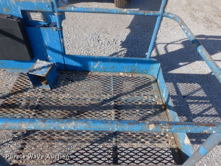image for item ER9825 2004 Genie S40 boom lift