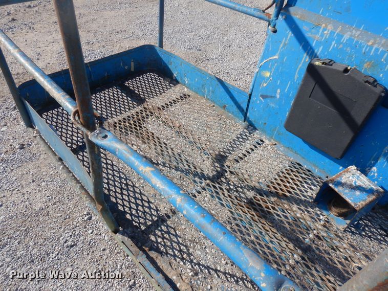 image for item ER9825 2004 Genie S40 boom lift