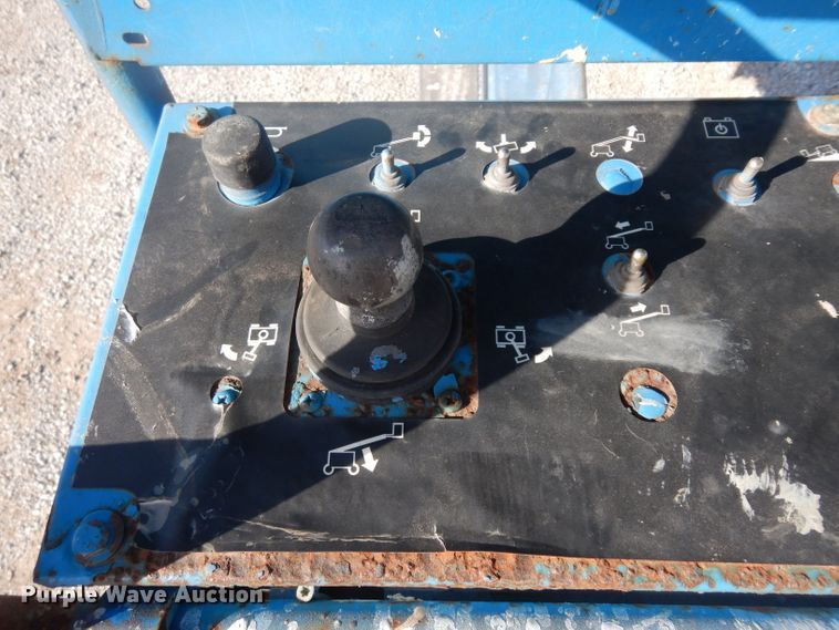 image for item ER9825 2004 Genie S40 boom lift