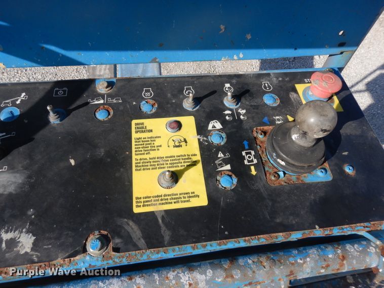 image for item ER9825 2004 Genie S40 boom lift