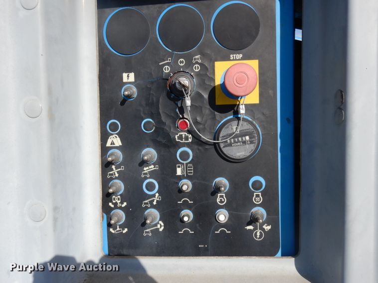 image for item ER9825 2004 Genie S40 boom lift