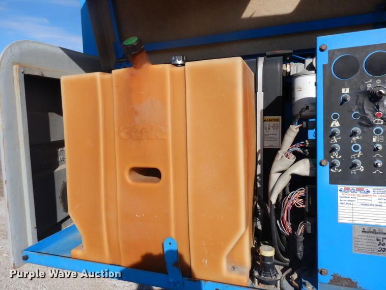 image for item ER9825 2004 Genie S40 boom lift