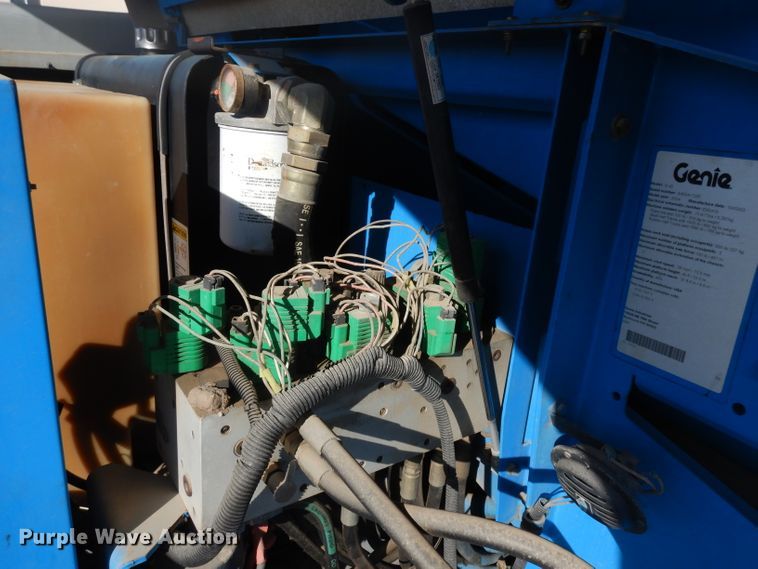 image for item ER9825 2004 Genie S40 boom lift