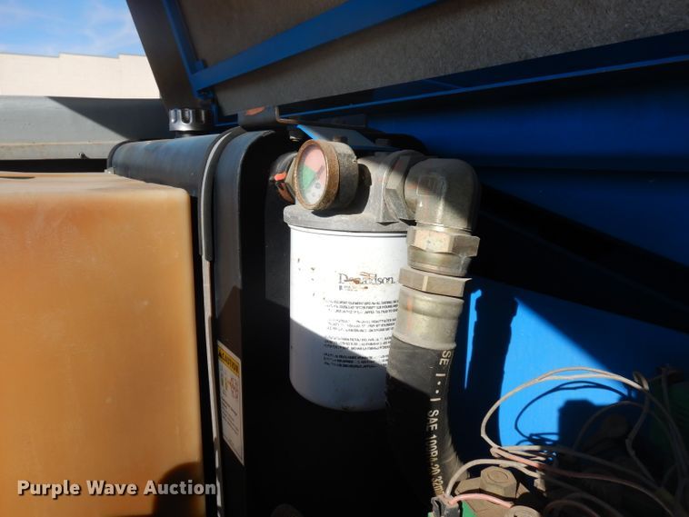 image for item ER9825 2004 Genie S40 boom lift