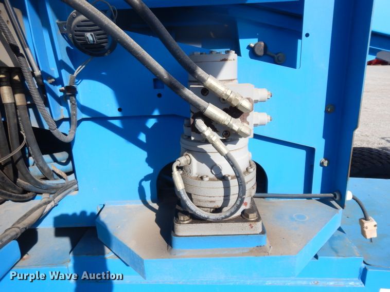 image for item ER9825 2004 Genie S40 boom lift