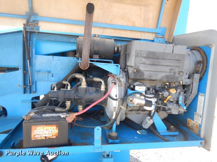 image for item ER9825 2004 Genie S40 boom lift