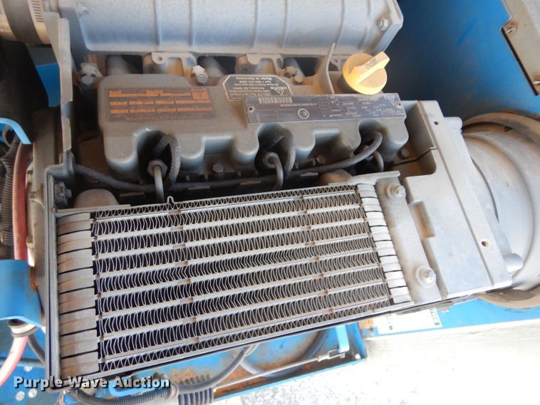 image for item ER9825 2004 Genie S40 boom lift