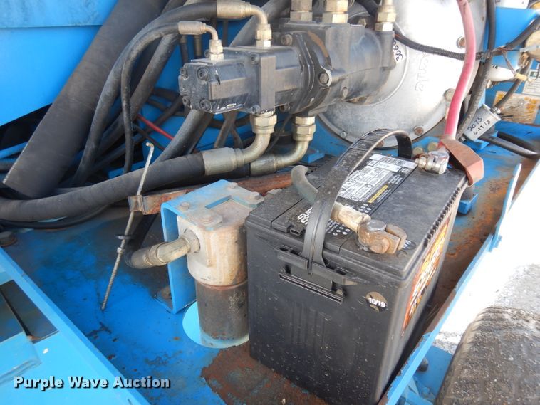 image for item ER9825 2004 Genie S40 boom lift