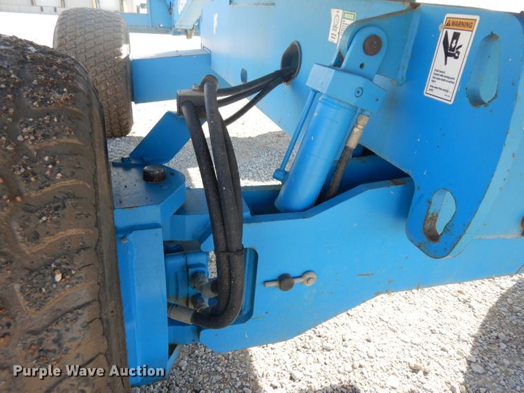 image for item ER9825 2004 Genie S40 boom lift