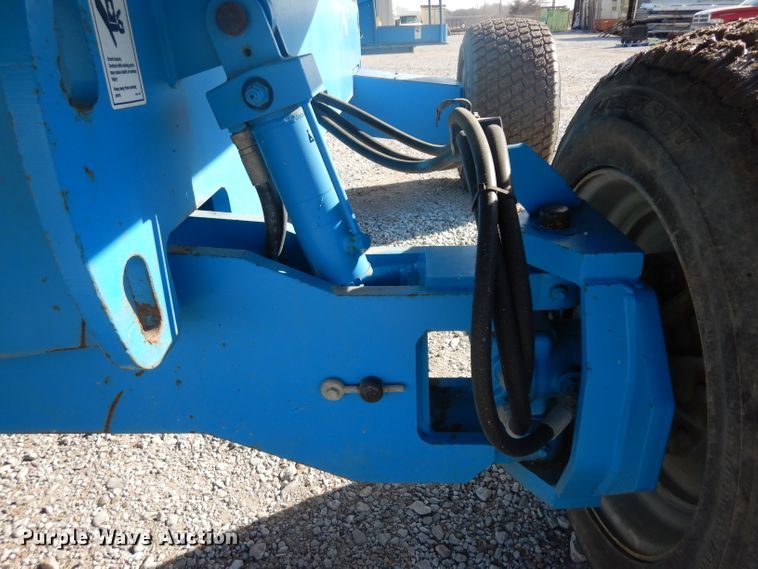 image for item ER9825 2004 Genie S40 boom lift