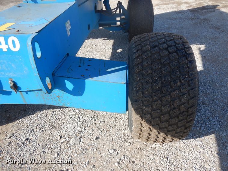 image for item ER9825 2004 Genie S40 boom lift
