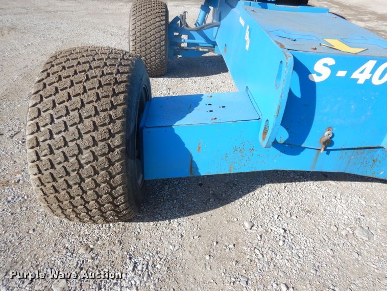 image for item ER9825 2004 Genie S40 boom lift