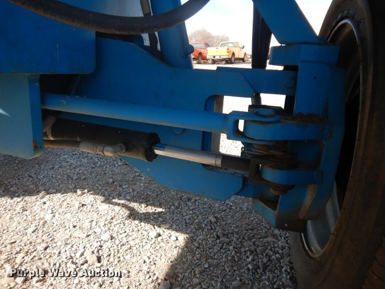 image for item ER9825 2004 Genie S40 boom lift
