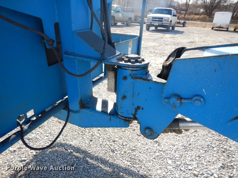 image for item ER9825 2004 Genie S40 boom lift