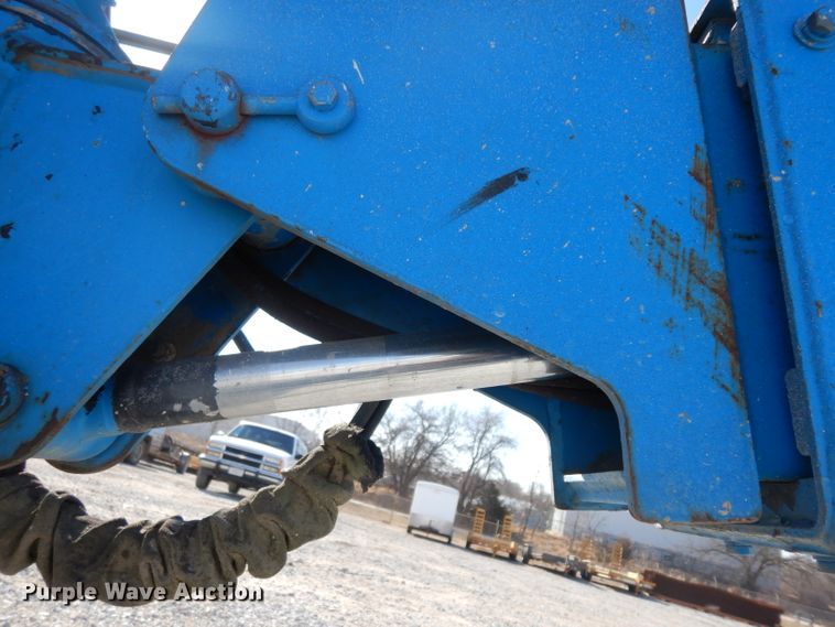 image for item ER9825 2004 Genie S40 boom lift