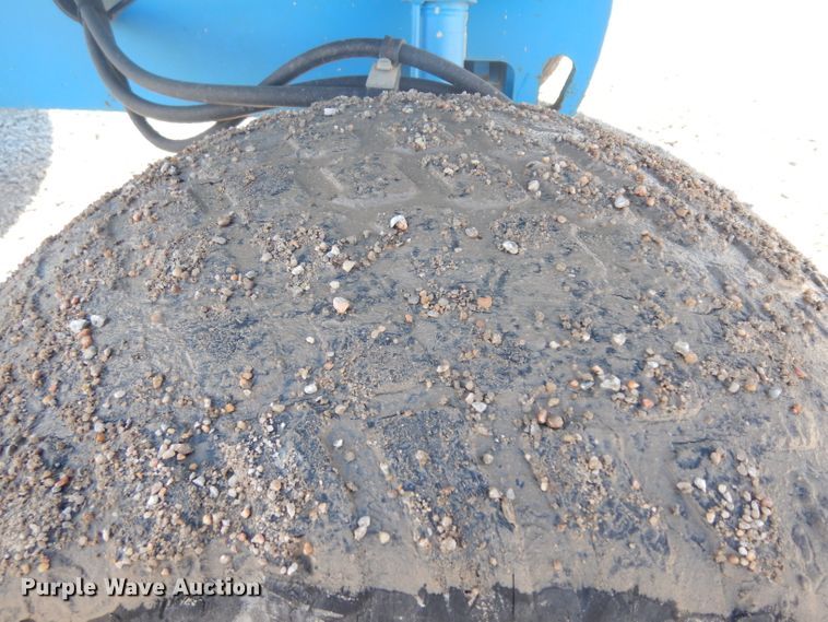 image for item ER9825 2004 Genie S40 boom lift