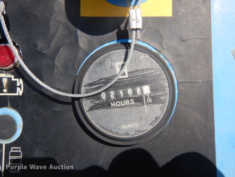 image for item ER9825 2004 Genie S40 boom lift