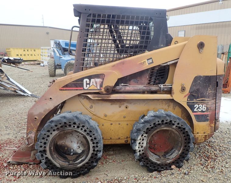 image for item FF9328 2002 Caterpillar 236 skid steer