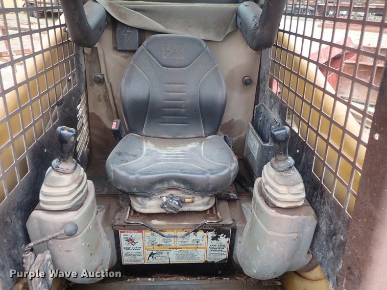 image for item FF9328 2002 Caterpillar 236 skid steer