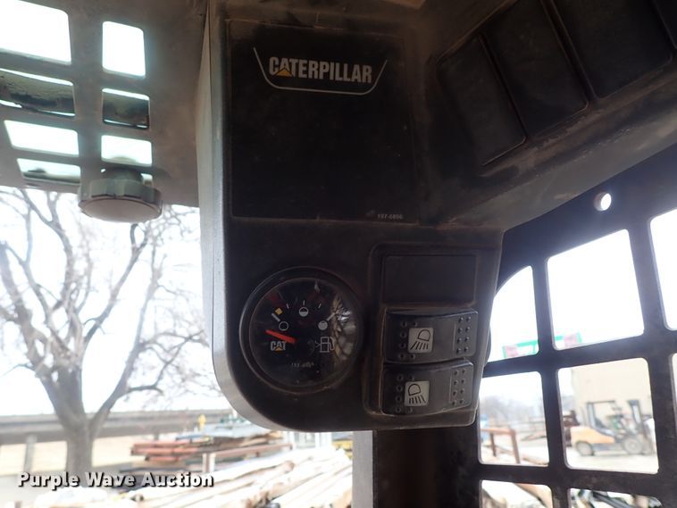 image for item FF9328 2002 Caterpillar 236 skid steer