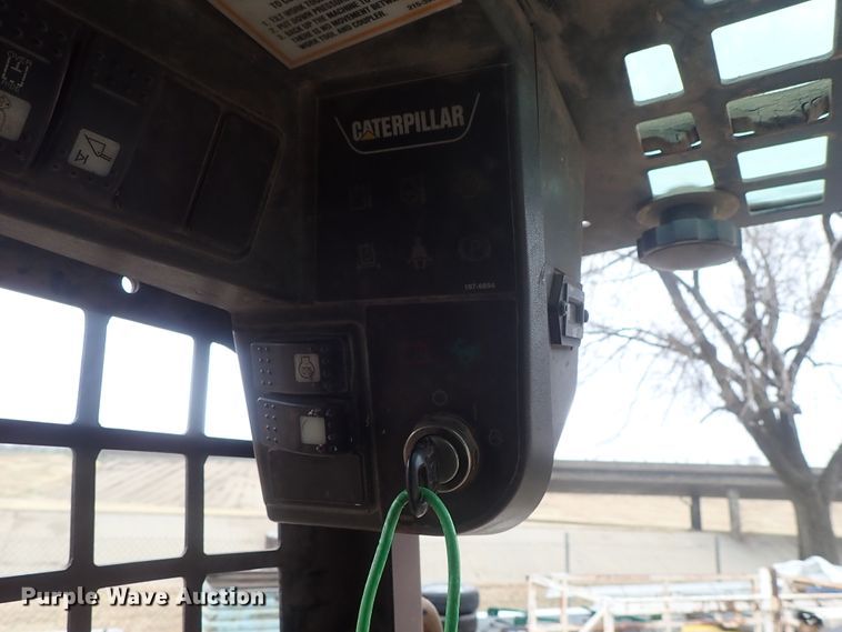 image for item FF9328 2002 Caterpillar 236 skid steer