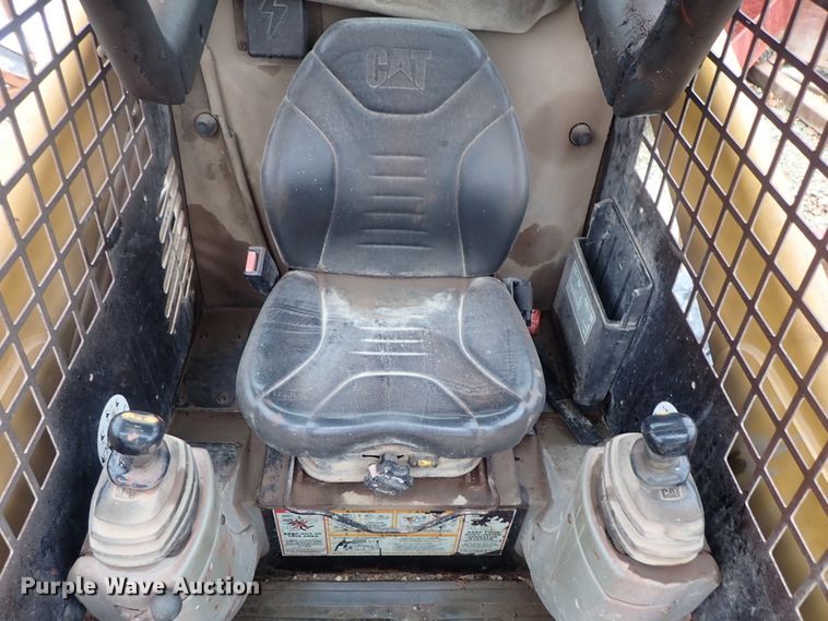 image for item FF9328 2002 Caterpillar 236 skid steer