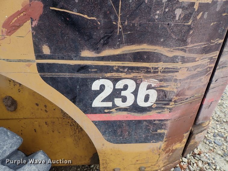 image for item FF9328 2002 Caterpillar 236 skid steer