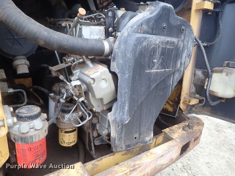 image for item FF9328 2002 Caterpillar 236 skid steer