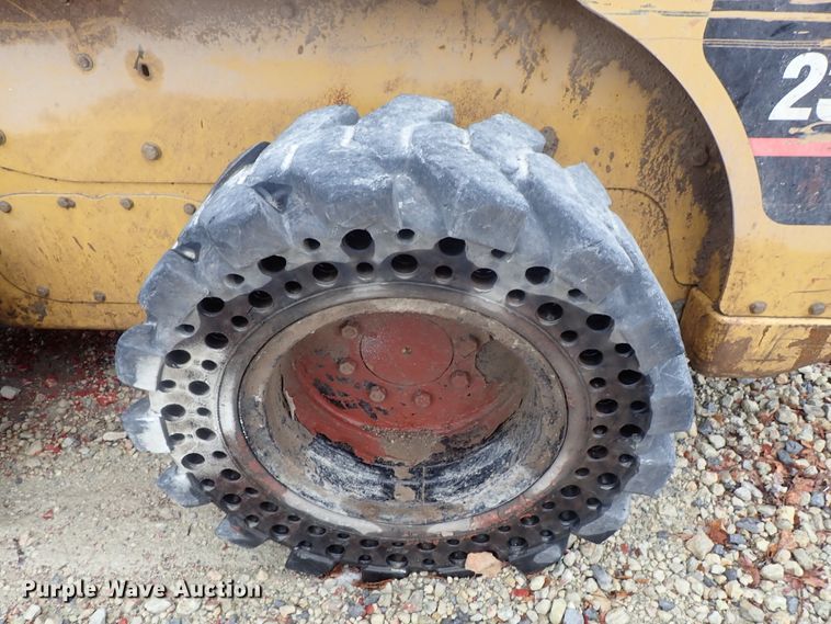 image for item FF9328 2002 Caterpillar 236 skid steer