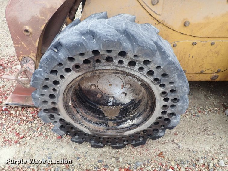 image for item FF9328 2002 Caterpillar 236 skid steer