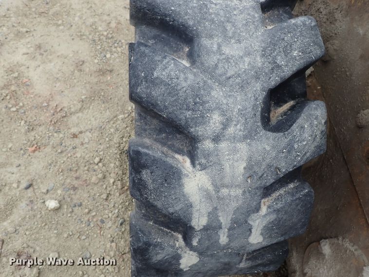 image for item FF9328 2002 Caterpillar 236 skid steer