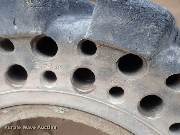 image for item FF9328 2002 Caterpillar 236 skid steer