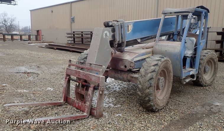 image for item FF9330 2006 SkyTrak 8042 telehandler