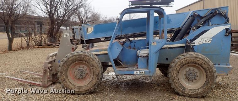 image for item FF9330 2006 SkyTrak 8042 telehandler