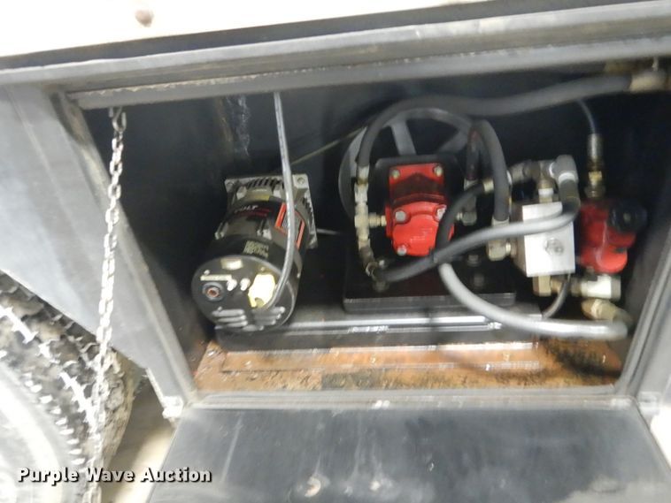 image for item FU9058 1997 Freightliner FL70 lube box truck