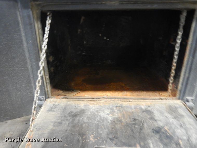 image for item FU9058 1997 Freightliner FL70 lube box truck