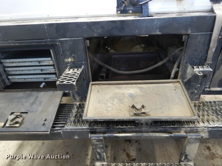 image for item FU9058 1997 Freightliner FL70 lube box truck