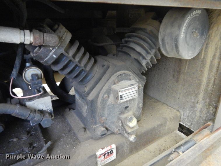 image for item FU9058 1997 Freightliner FL70 lube box truck