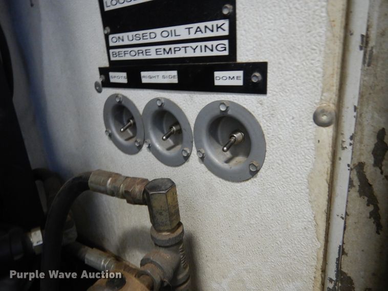 image for item FU9058 1997 Freightliner FL70 lube box truck