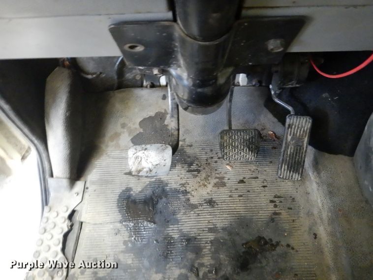 image for item FU9058 1997 Freightliner FL70 lube box truck