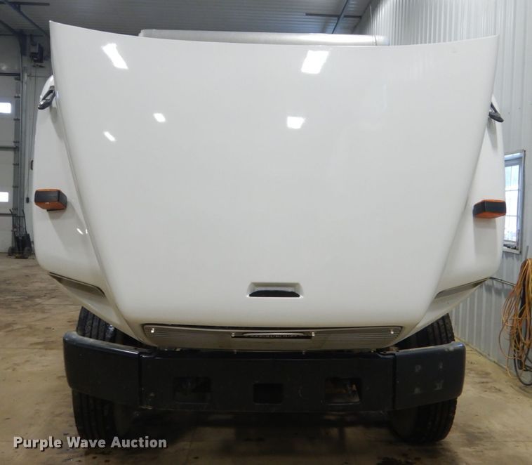 image for item FU9058 1997 Freightliner FL70 lube box truck