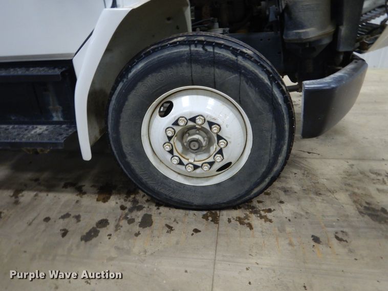 image for item FU9058 1997 Freightliner FL70 lube box truck