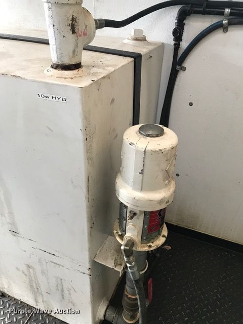 image for item FU9058 1997 Freightliner FL70 lube box truck